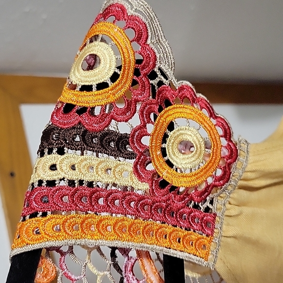 Tank with crochet cap sleeves - Picture 2 of 6